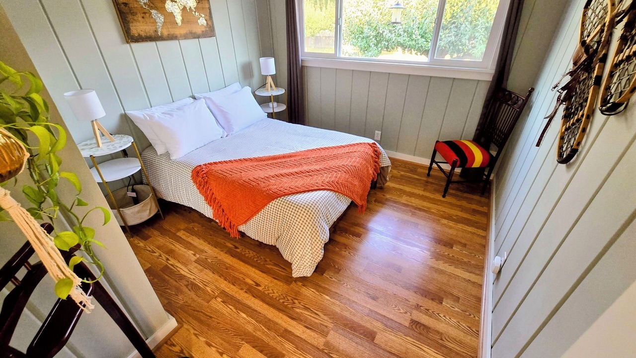 Photo of Bedroom in Oak Harbor