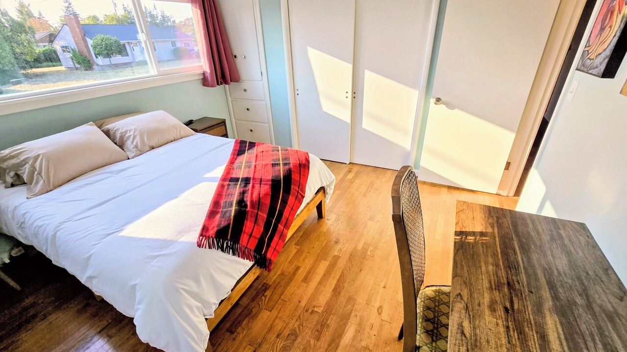 Photo of Bedroom in Oak Harbor