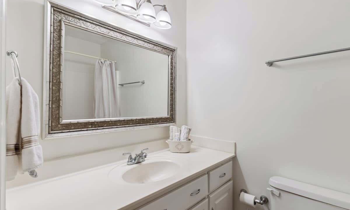 Photo of Bathroom in Dock Junction