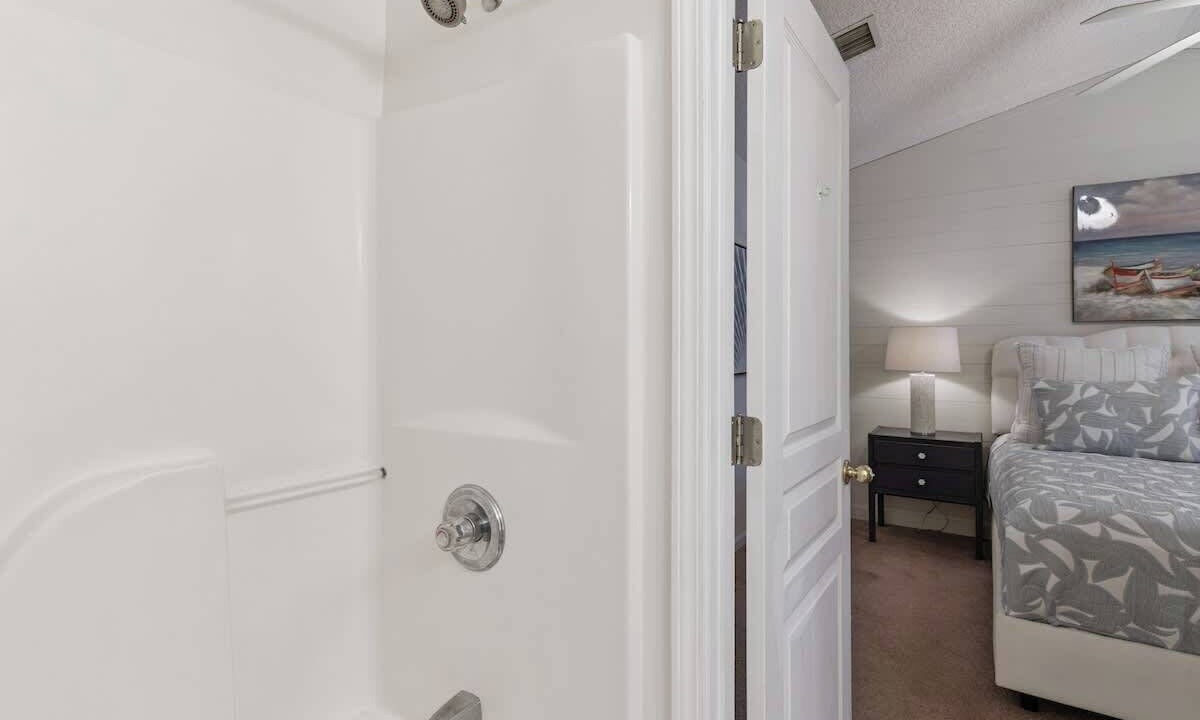 Photo of Bathroom in Dock Junction