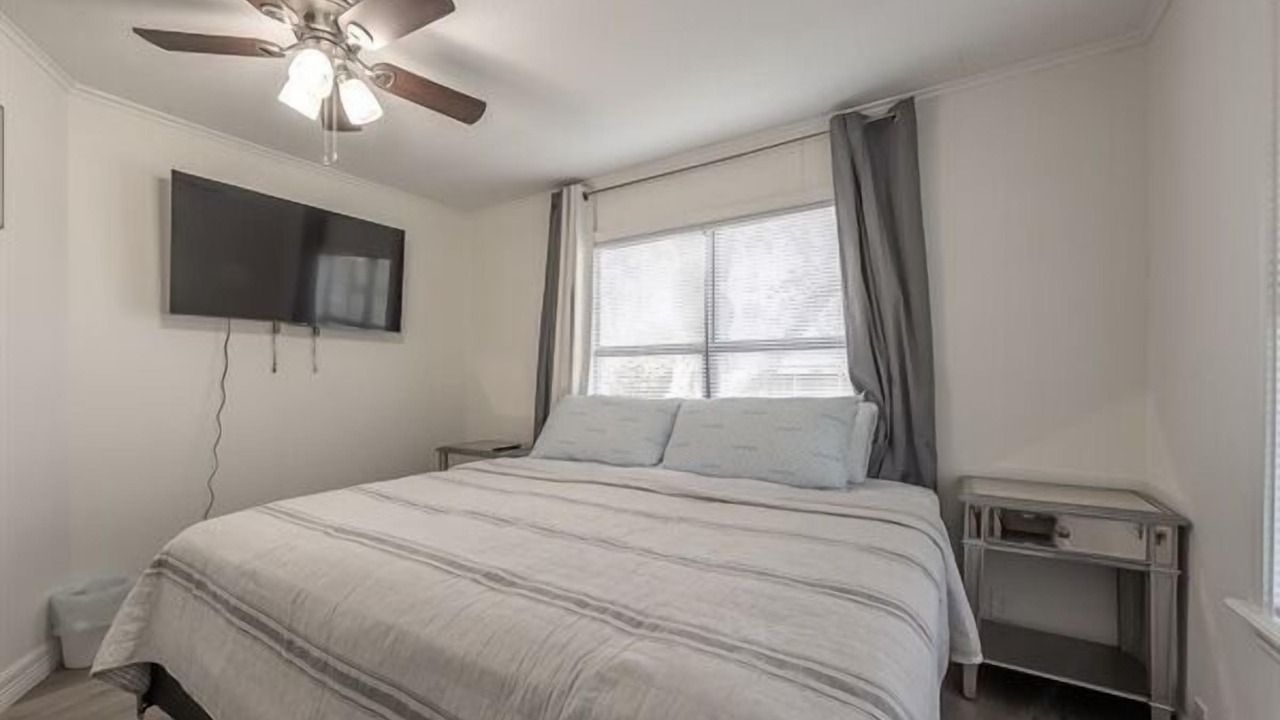 Photo of Bedroom in Groves