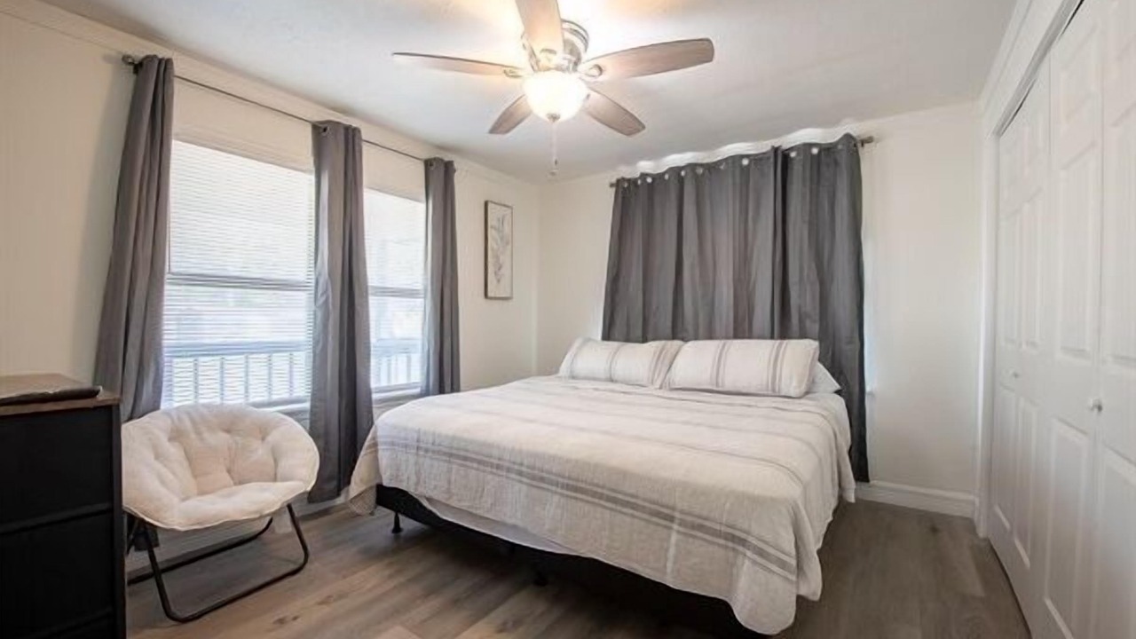 Photo of Bedroom in Groves
