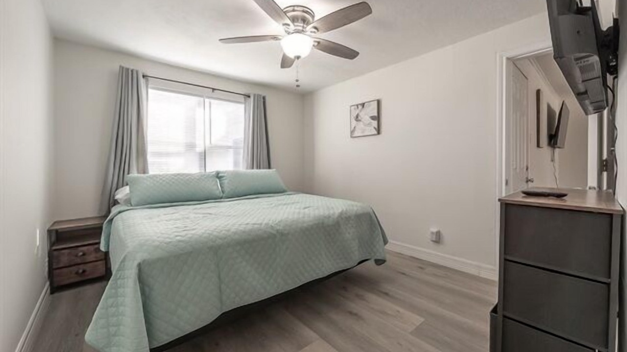 Photo of Bedroom in Groves