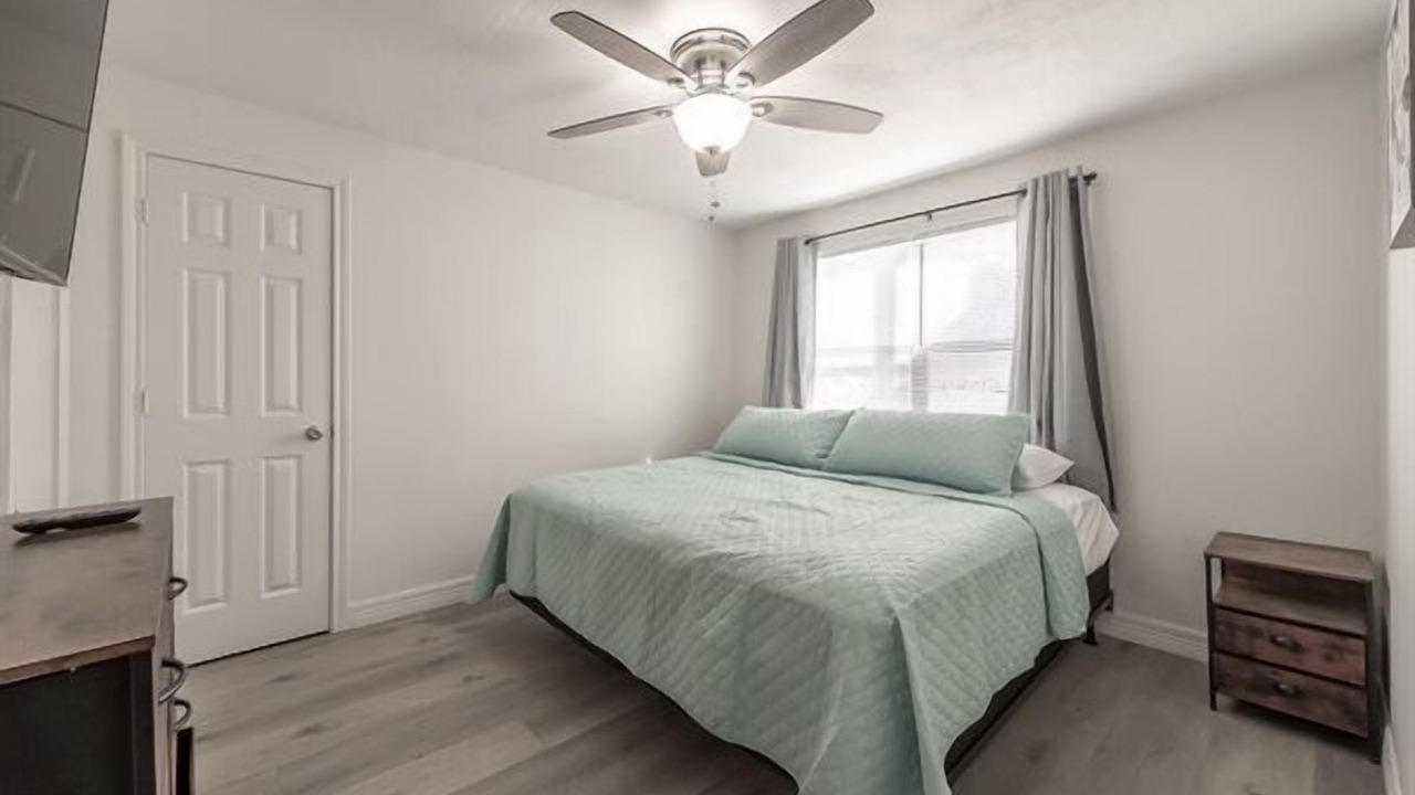 Photo of Bedroom in Groves