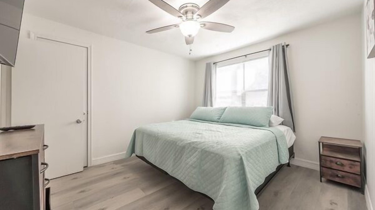 Photo of Bedroom in Groves
