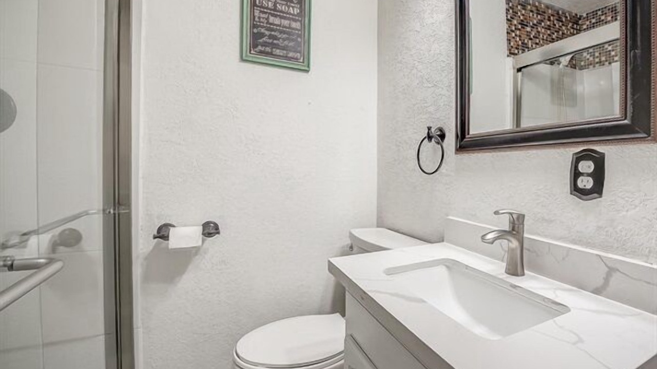 Photo of Bathroom in Groves