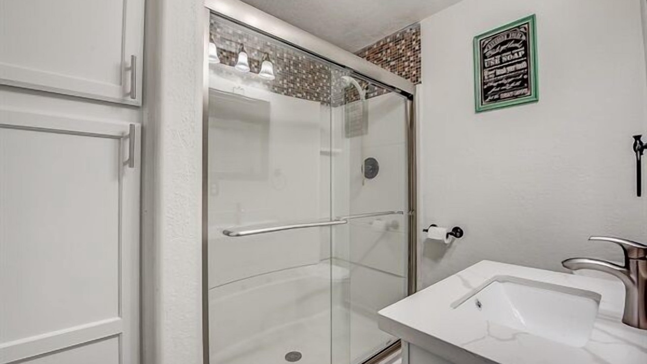 Photo of Bathroom in Groves