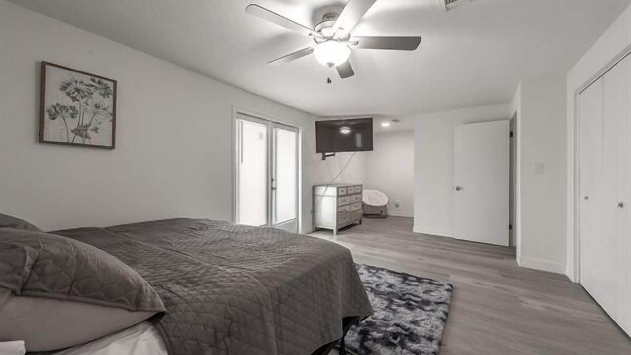 Photo of Bedroom in Groves
