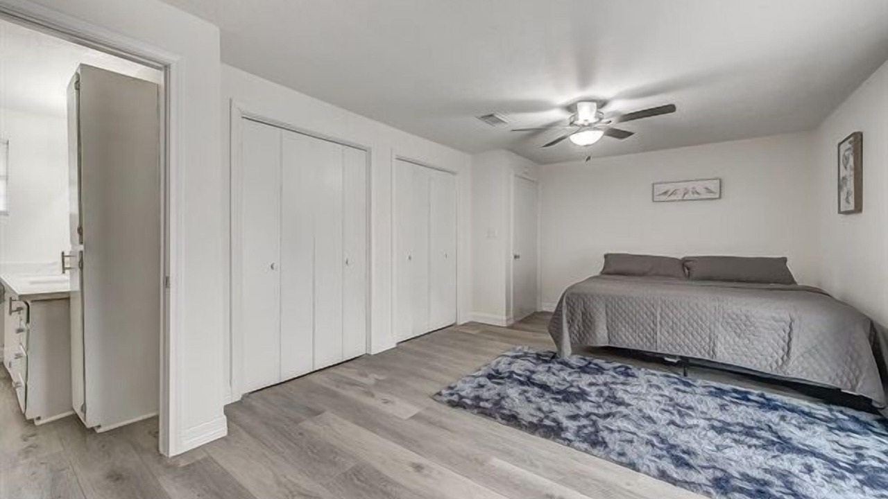 Photo of Bedroom in Groves