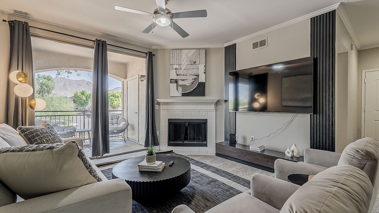 Photo of Livingroom in McDowell Mountain Apartments