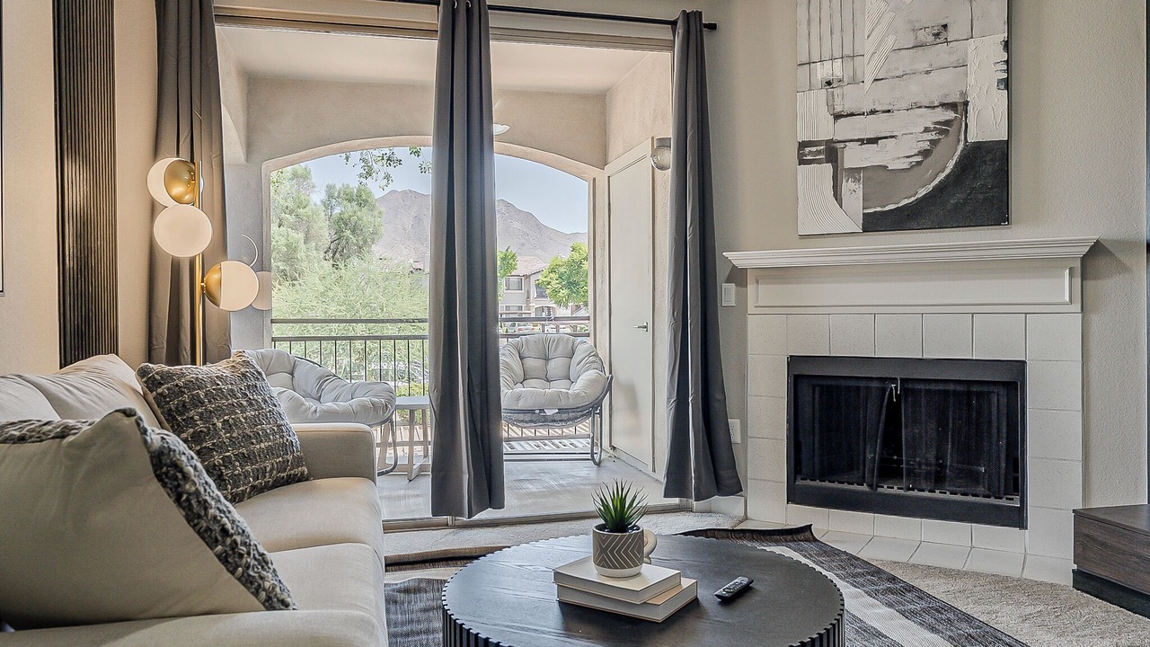 Photo of Livingroom in McDowell Mountain Apartments