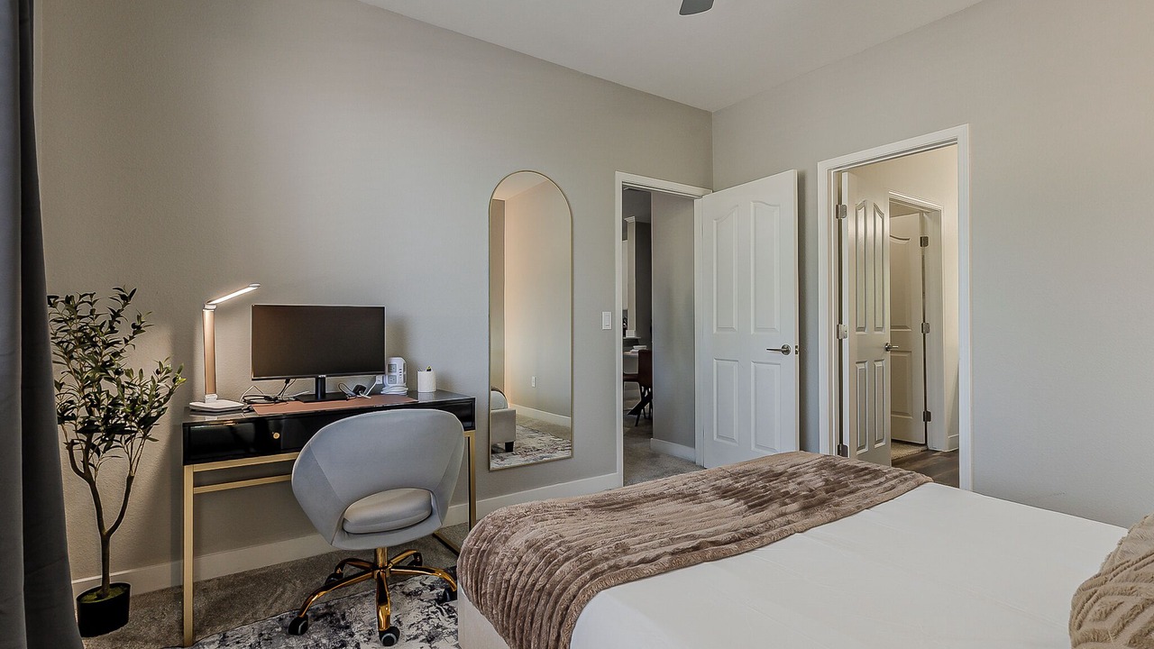 Photo of Bedroom in McDowell Mountain Apartments