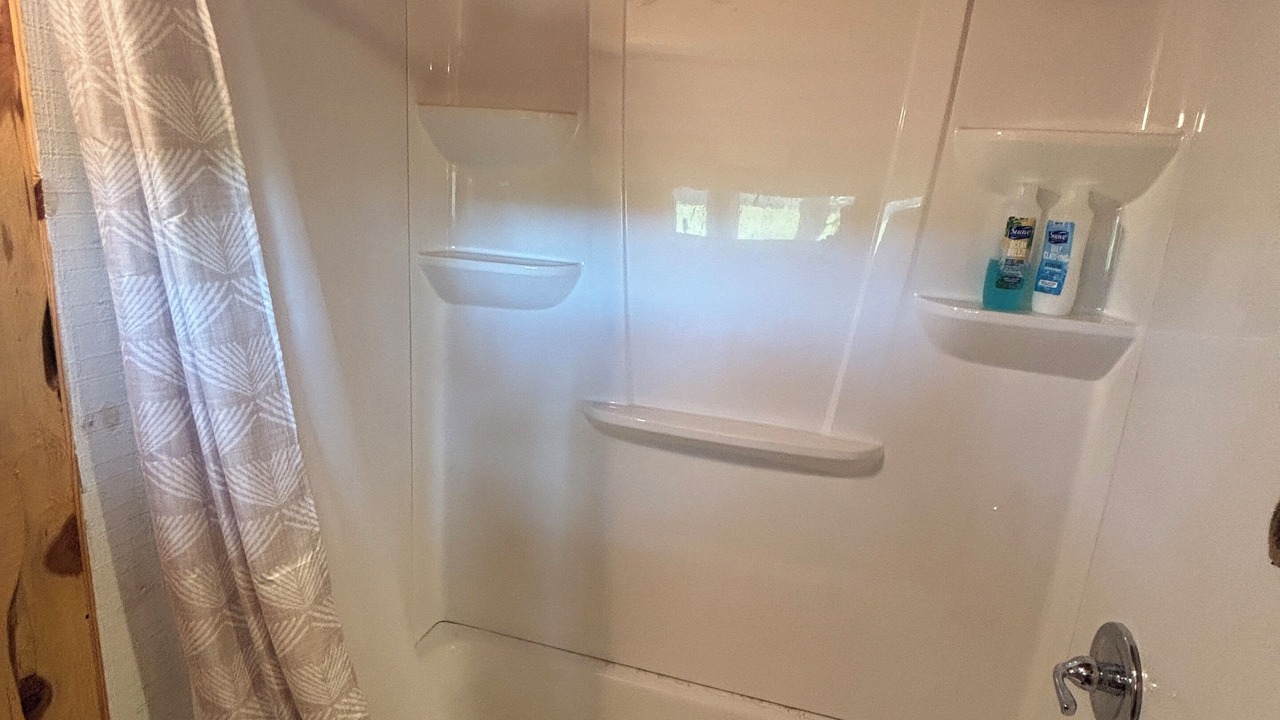 Photo of Bathroom in Piney Mountain