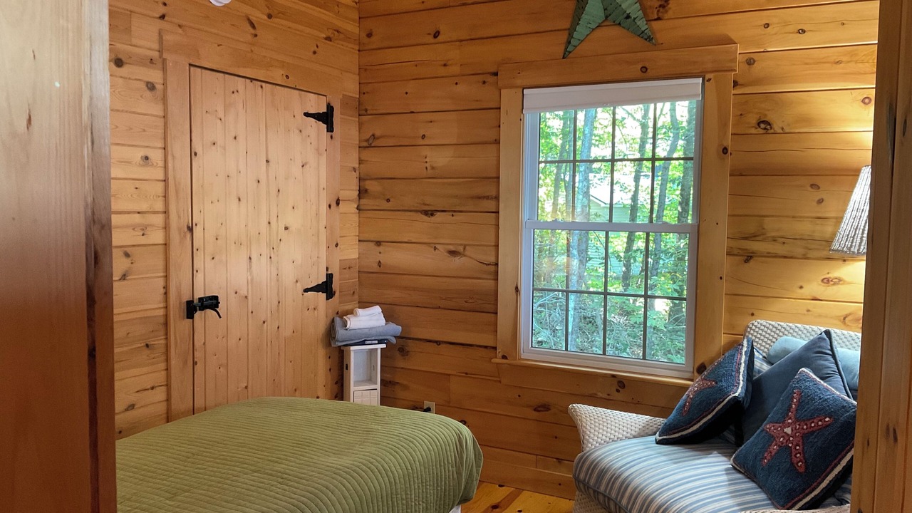Photo of Bedroom in Weeks Mills