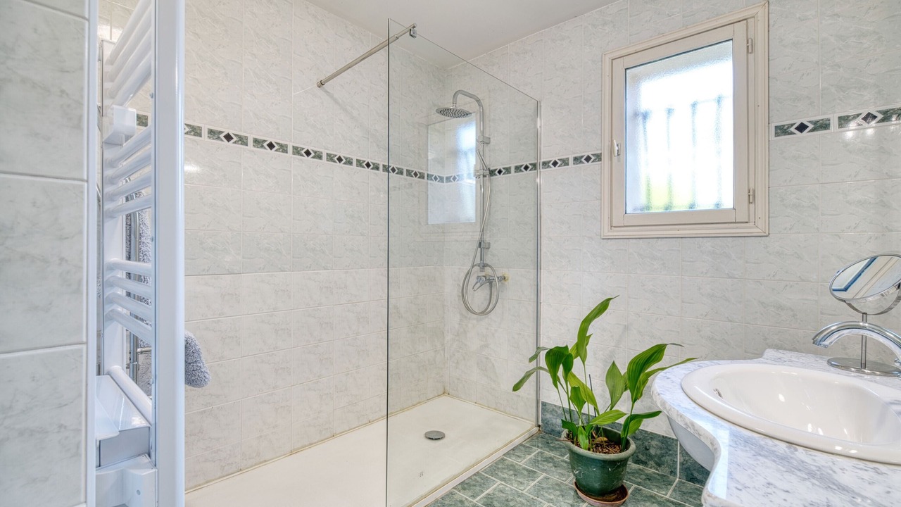 Photo of Bathroom in Gardouch