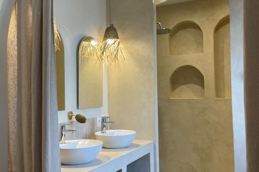 Photo of Bathroom in Saint-Georges-de-Reintembault