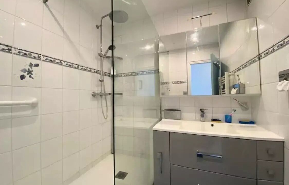 Photo of Bathroom in Le Grau-Du-Roi