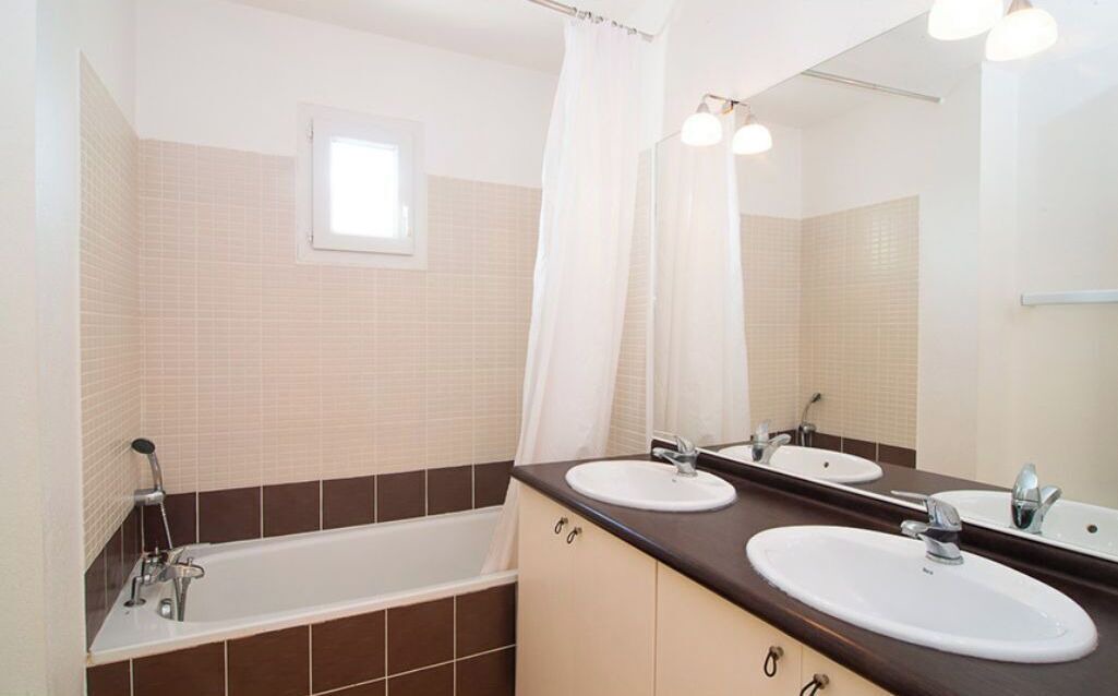 Photo of Bathroom in Homps