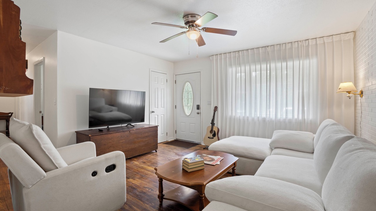 Photo of Livingroom in Erie