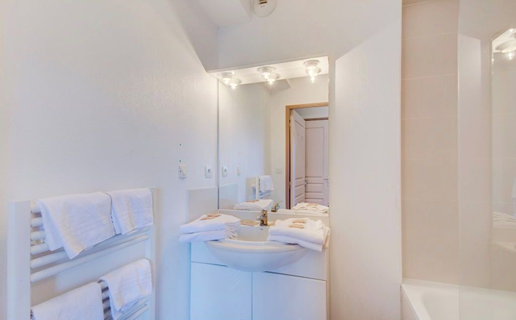 Photo of Bathroom in Colombiers