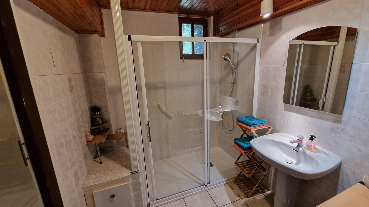 Photo of Bathroom in Carla-de-Roquefort