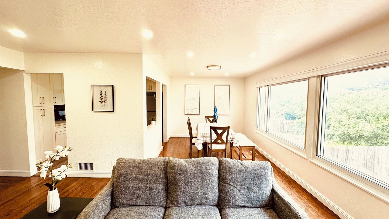 Photo of Livingroom in Pacifica