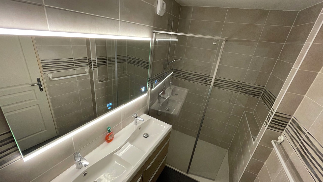 Photo of Bathroom in Fleurieux-sur-l'Arbresle