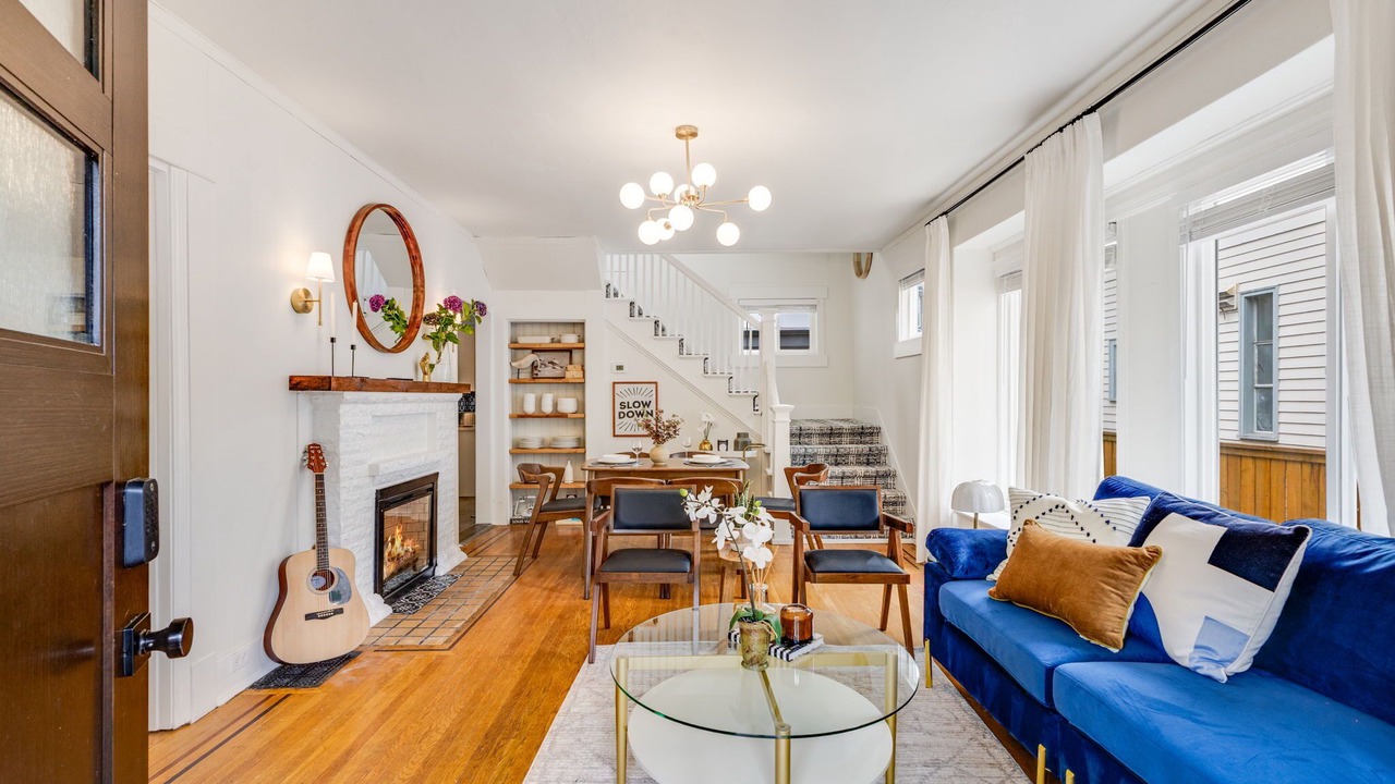 Photo of Livingroom in University District