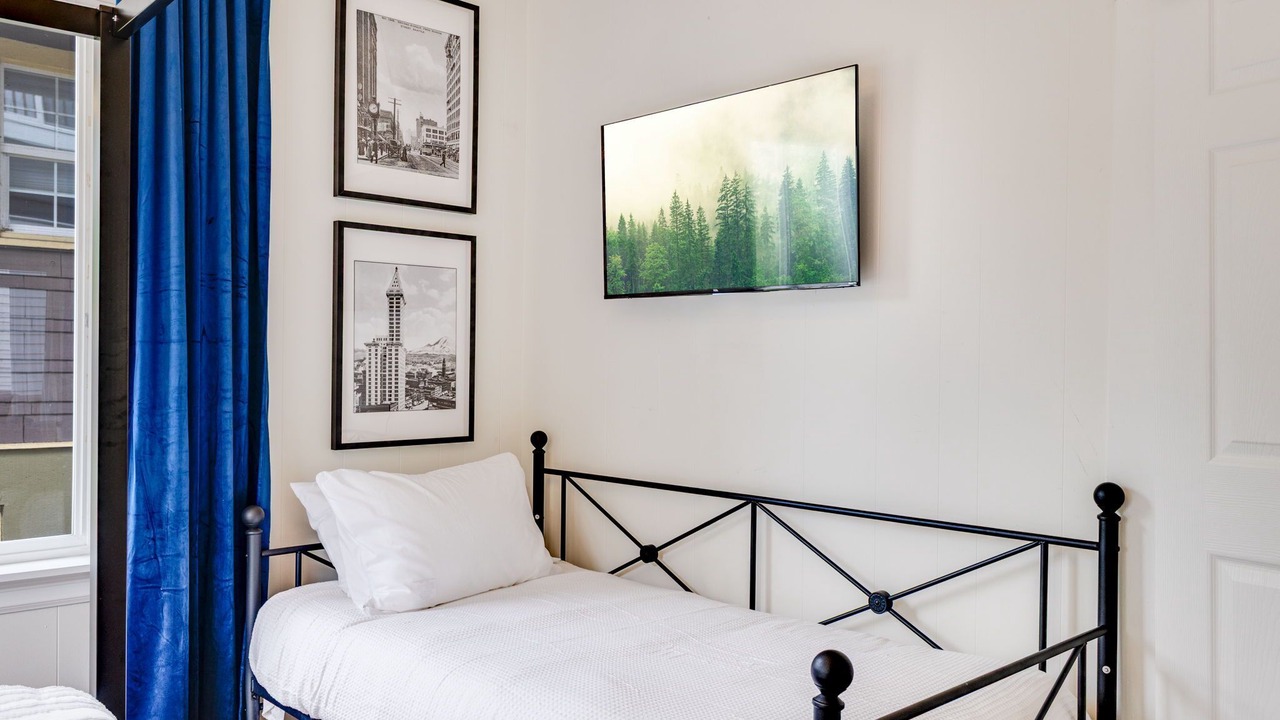 Photo of Bedroom in University District