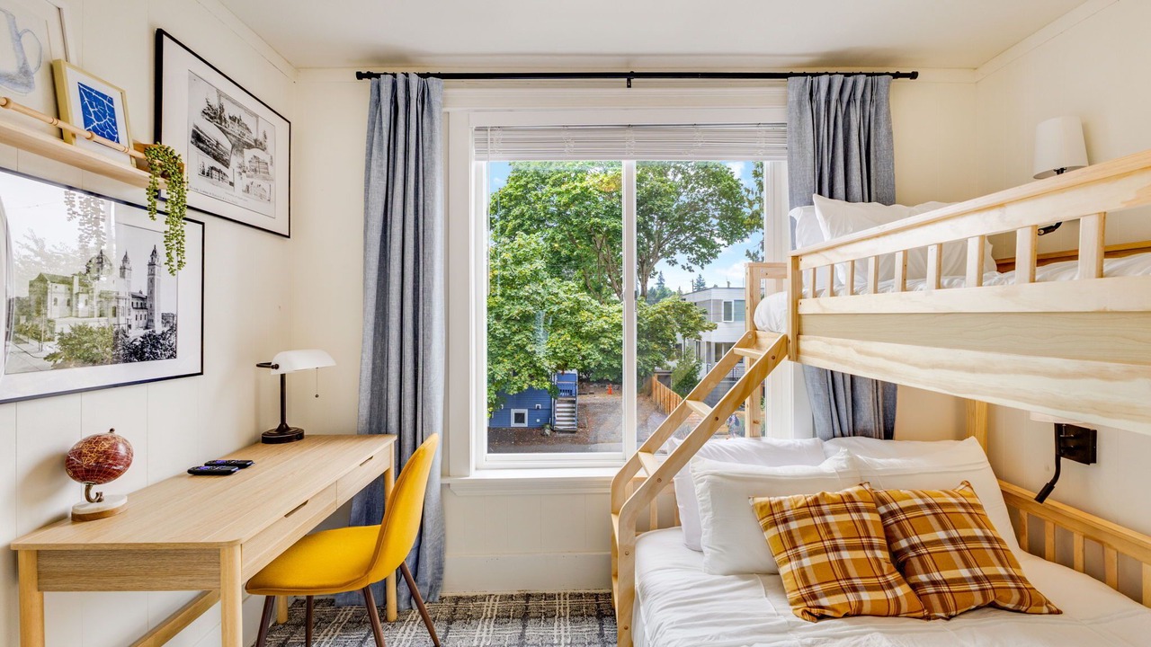Photo of Bedroom in University District
