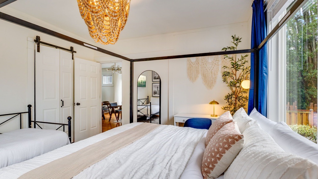 Photo of Bedroom in University District