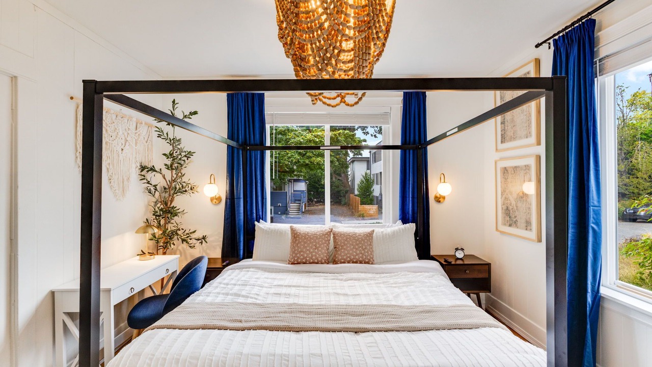 Photo of Bedroom in University District