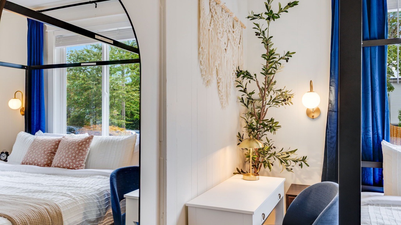 Photo of Bedroom in University District