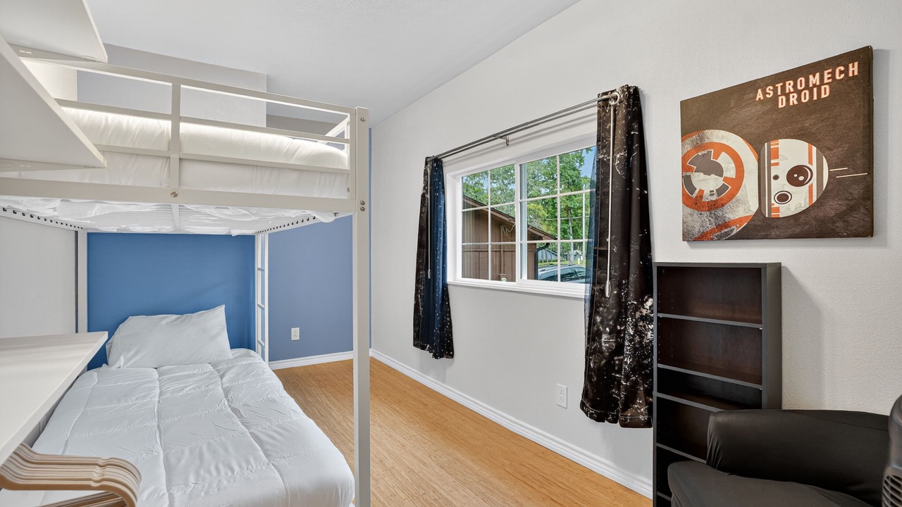 Photo of Bedroom in Pointblank