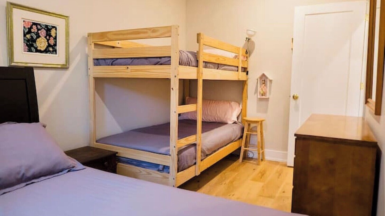 Photo of Bedroom in Low