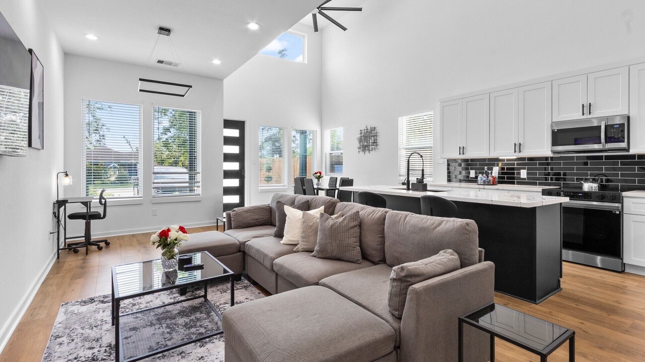 Photo of Livingroom in Northside