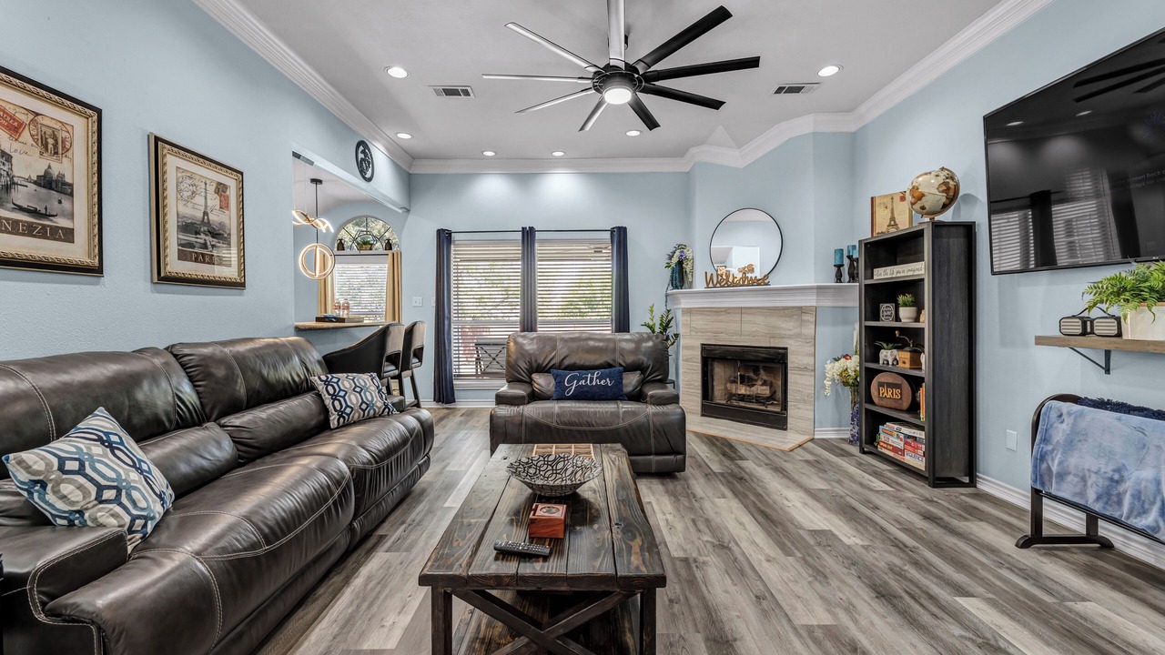 Photo of Livingroom in College Station