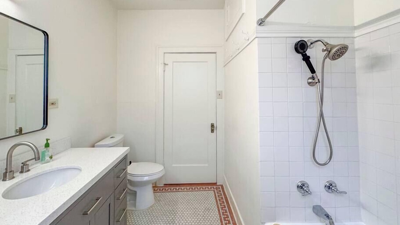 Photo of Bathroom in Austin Ave.
