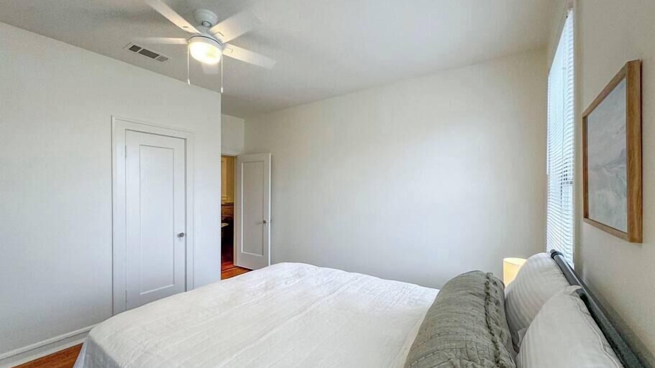 Photo of Bedroom in Austin Ave.