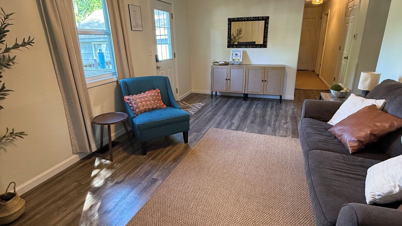 Photo of Livingroom in Van Buren
