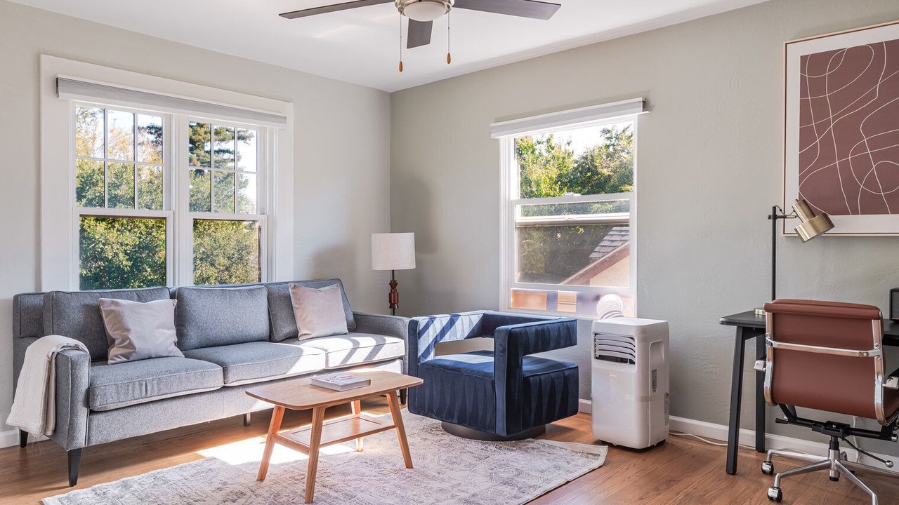 Photo of Livingroom in Downtown North