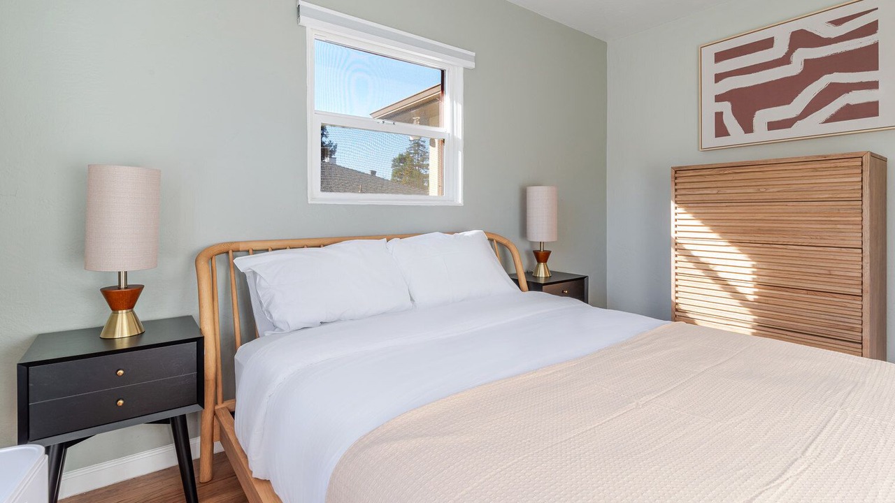 Photo of Bedroom in Downtown North