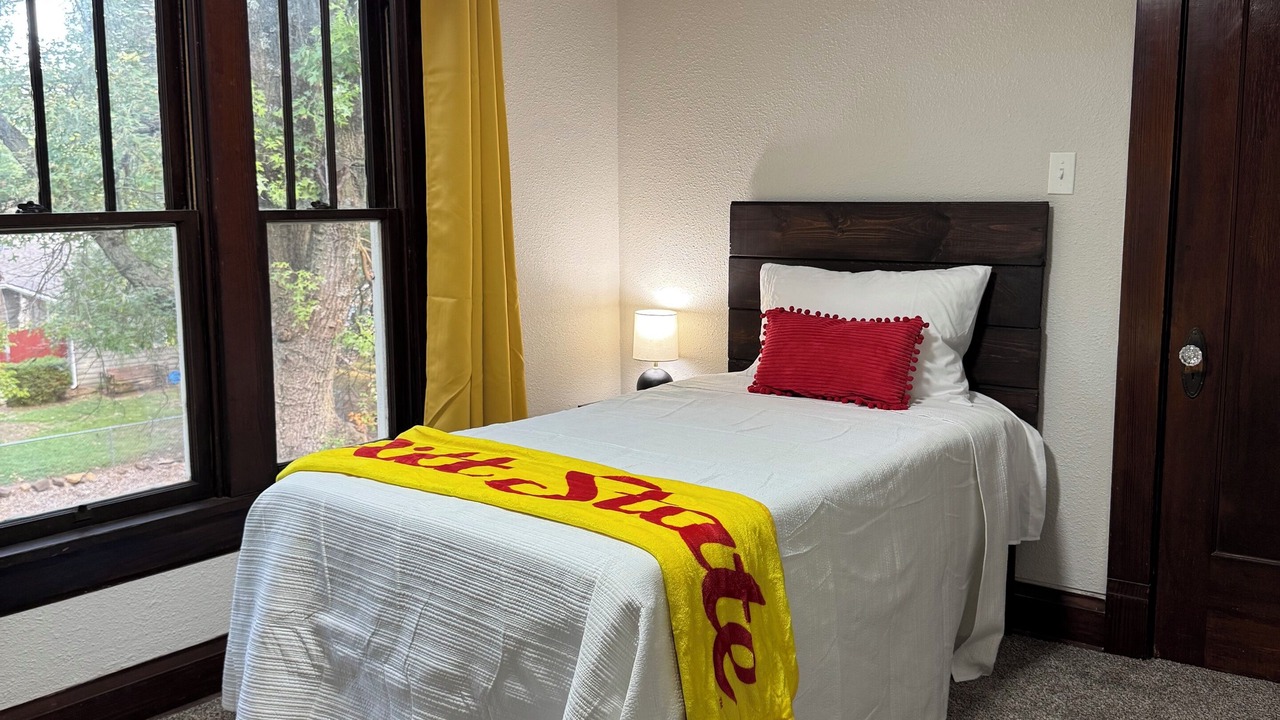 Photo of Bedroom in Pittsburg