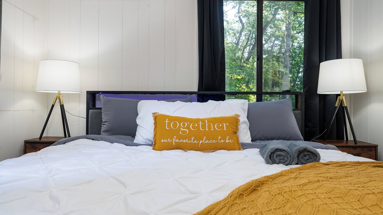 Photo of Bedroom in Broadway