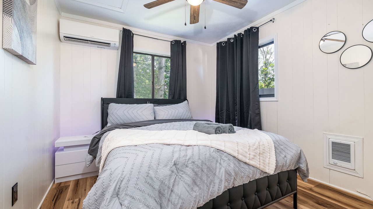 Photo of Bedroom in Broadway