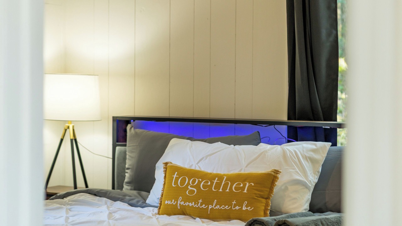 Photo of Bedroom in Broadway