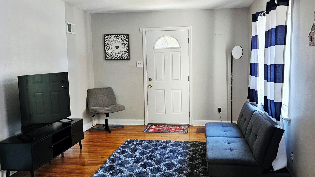Photo of Livingroom in University City