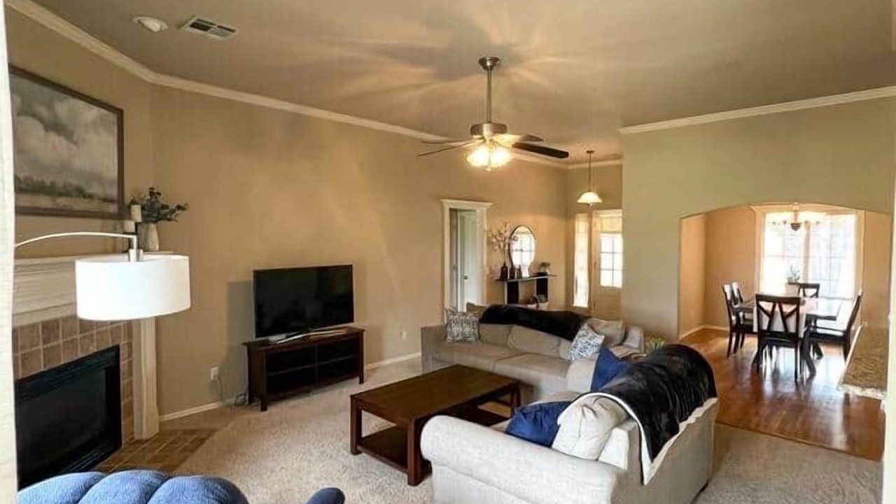 Photo of Livingroom in Jenks