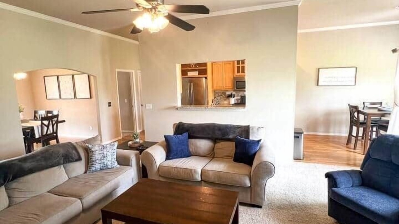 Photo of Livingroom in Jenks