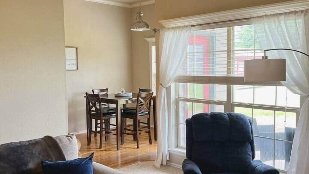 Photo of Livingroom in Jenks